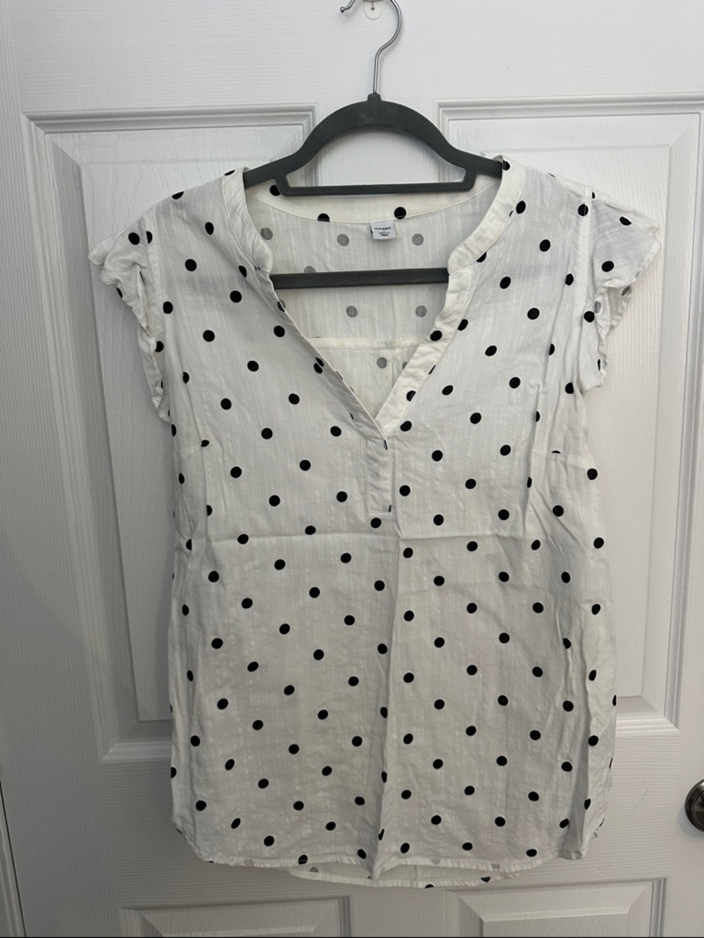 Old Navy White flutter sleeve Blouse with Black Polka Dots